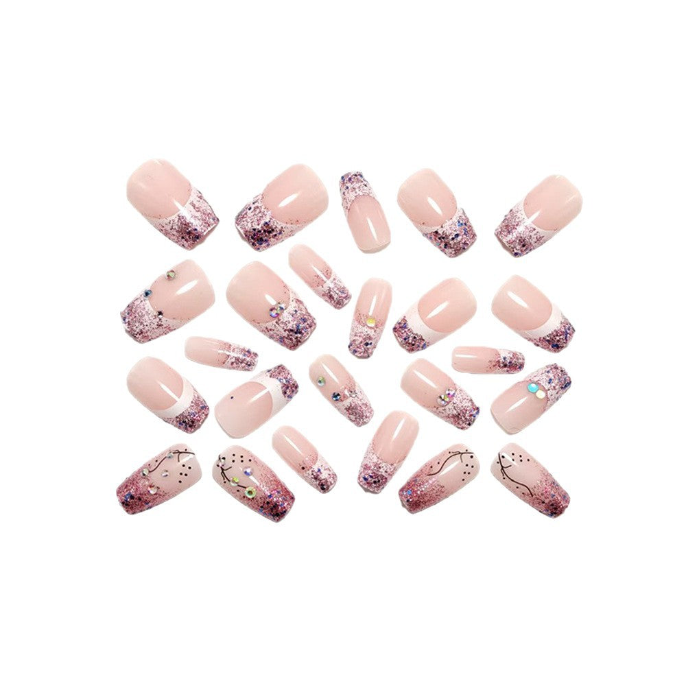 Glamouröse Kunstnägel mit Glitzer- und Strassverzierungen Brehn