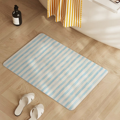 Stylische gestreifte Badematte