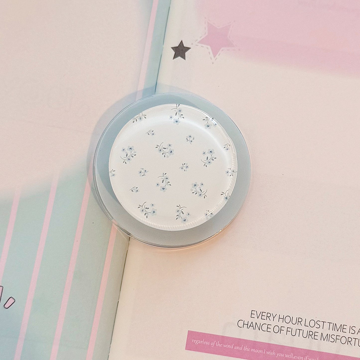 Eleganter und funktionaler Untersetzer mit floralem Design Brehn
