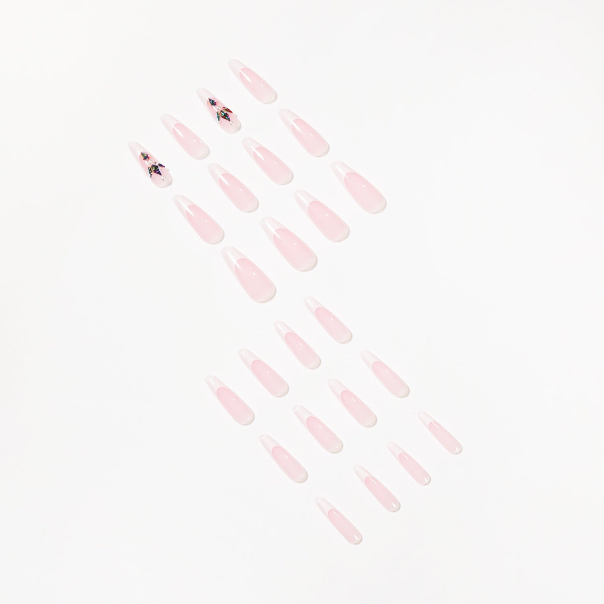Premium Nagelverlängerungen mit eleganten Designs und Glitzerakzenten Brehn