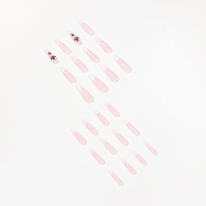 Premium Nagelverlängerungen mit eleganten Designs und Glitzerakzenten Brehn