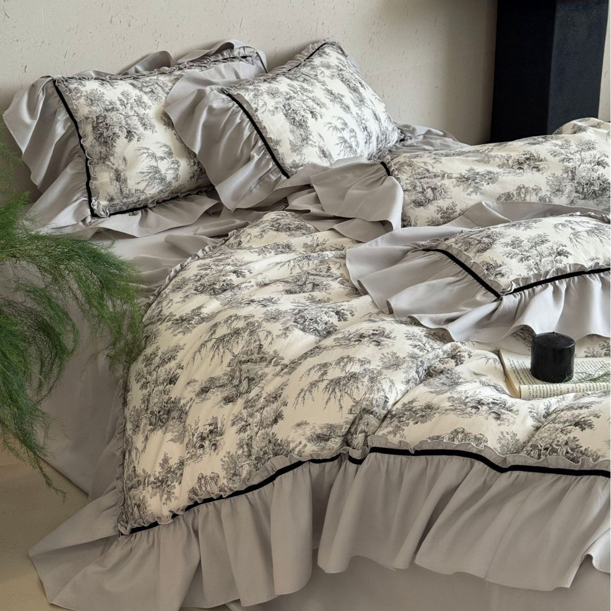 Bettwäsche-Set mit Rüschen und Toile-Motiv