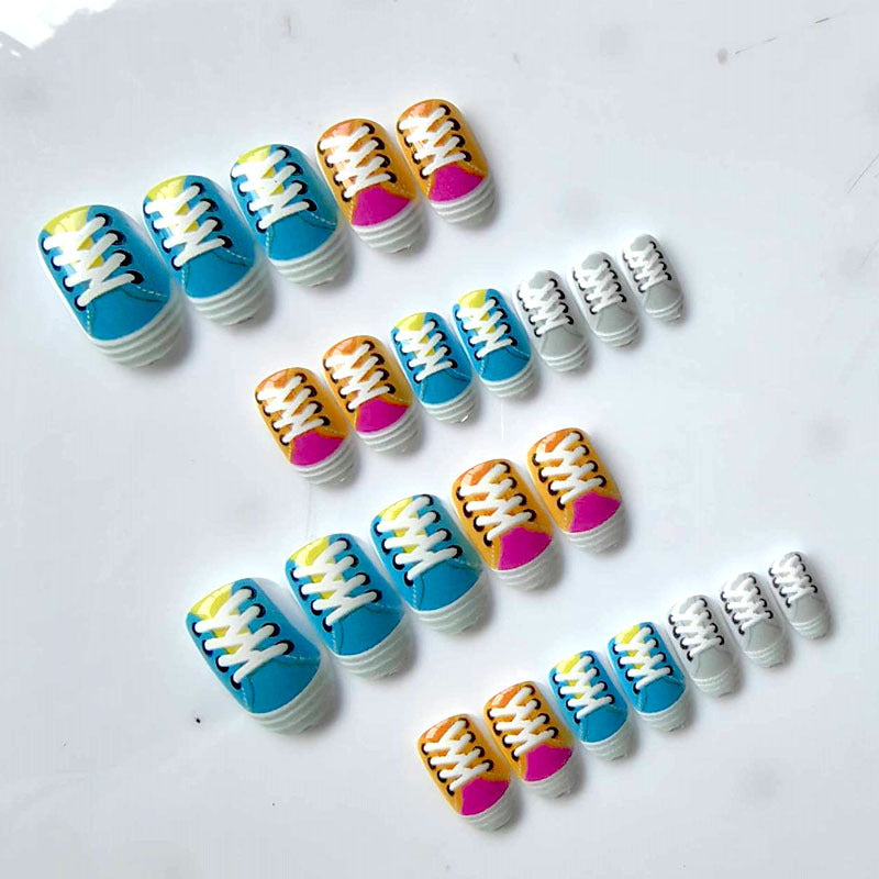 Kunstfingernägel Im Sneakers Design Brehn
