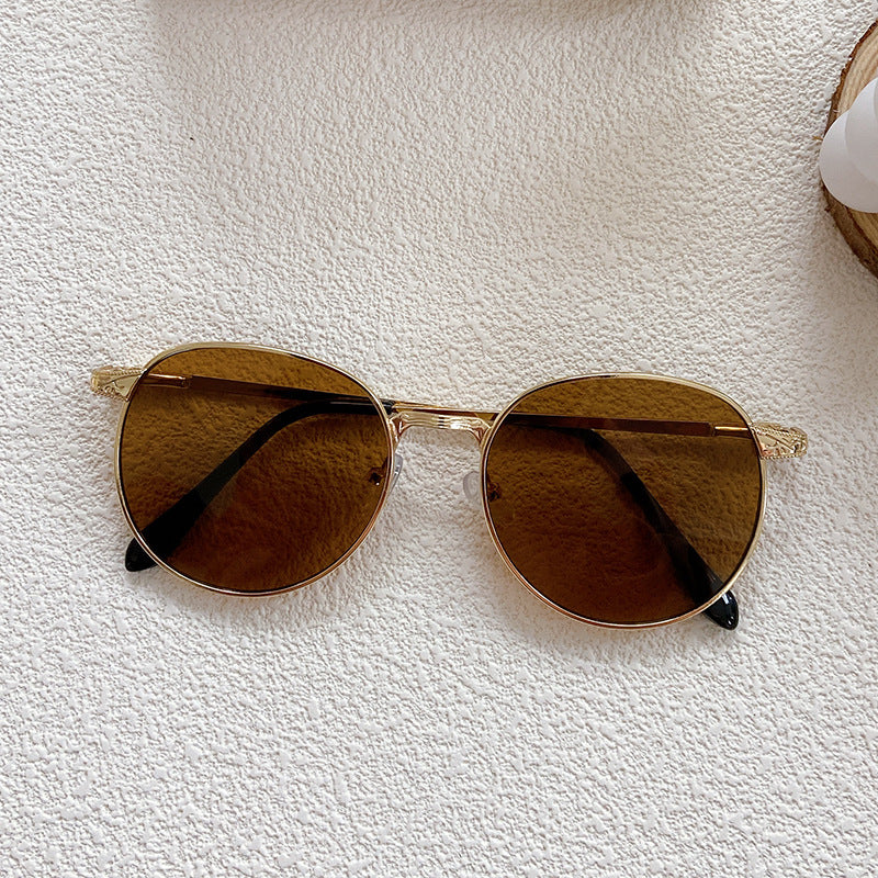 Modische Sonnenbrille mit Rundem Rahmen und Filigranem Design Brehn