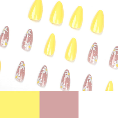 Kunstvolle Nagelkunst mit Floralen Akzenten Brehn