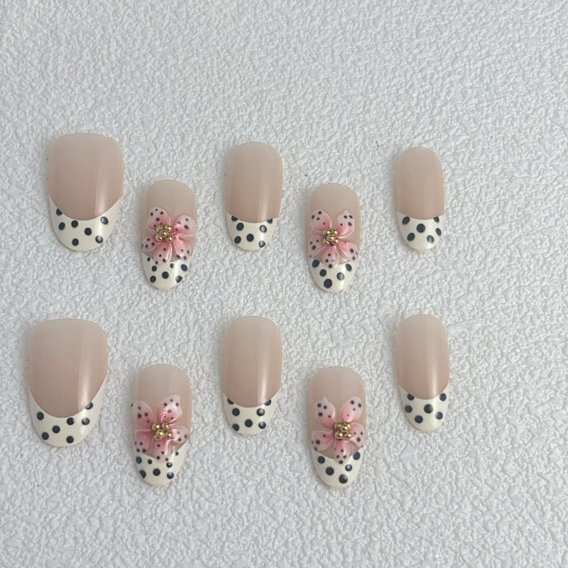 Kunstnail Set mit floralen Akzenten Brehn
