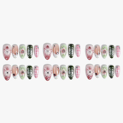 Kunstnagelset mit floralen Mustern und einzigartigen 3D-Details Brehn