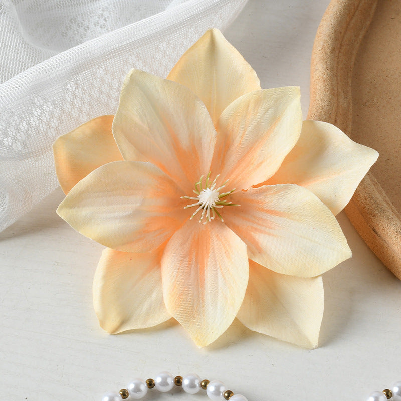 Elegante Stoffblumenklammer
