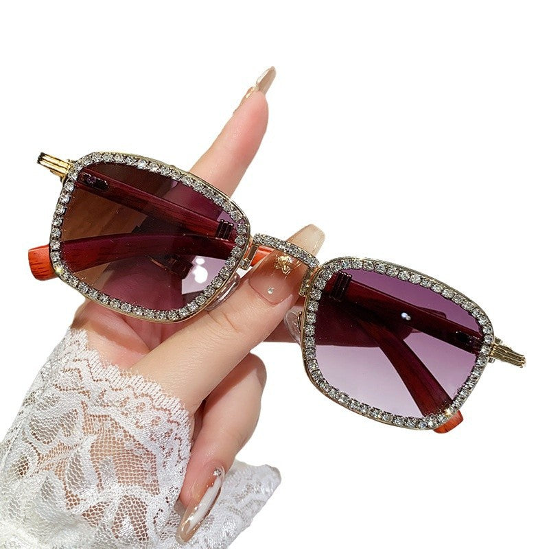 Damen Sonnenbrille mit strassbesetztem Rahmen und modernem Holzdesign Brehn