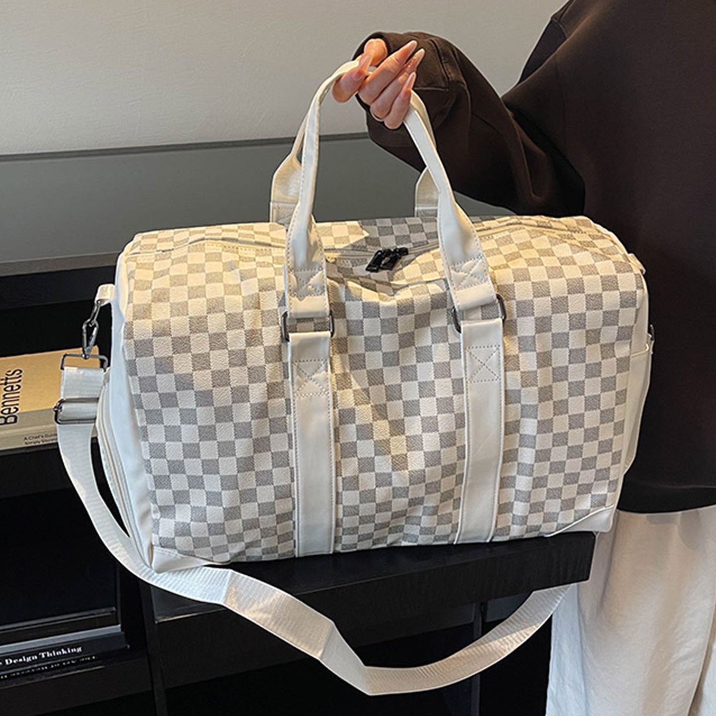 Elegante Reisetasche mit Robusten Tragegriffen und Praktischer Innenaufteilung Brehn