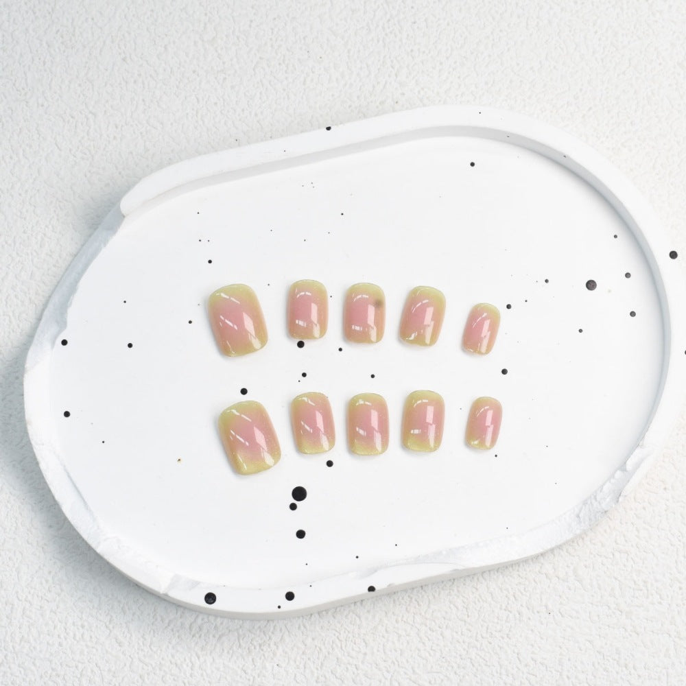 Kunstnägel mit Elegantem Ombre-Design Brehn