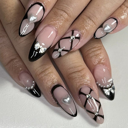 Kunstnagelset mit kreativen, glitzernden Akzenten Brehn
