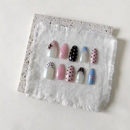Kreatives gepunktetes Press-On Nagelkunstset