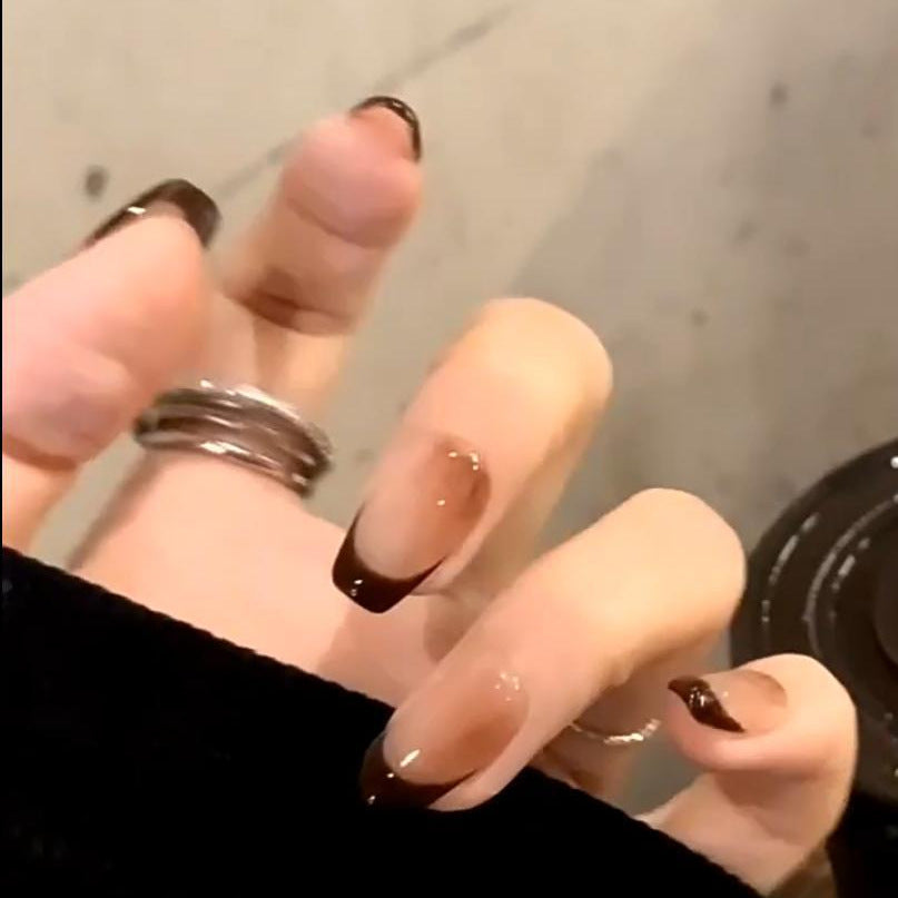 Kunstnägel Im Modernen French-Look mit Glanz Brehn