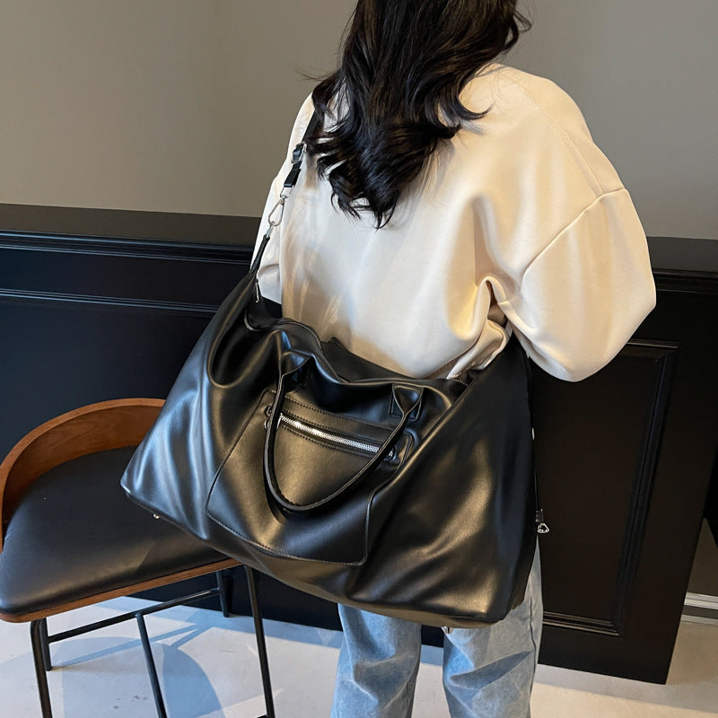 Stilvolle Reisetasche mit Robustem Design und Verstellbarem Schultergurt Brehn