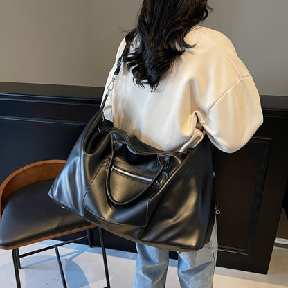 Stilvolle Reisetasche mit Robustem Design und Verstellbarem Schultergurt Brehn