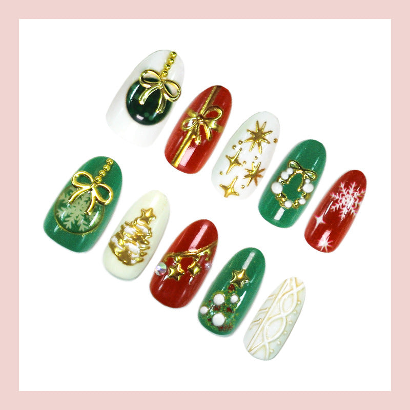 Kunstnagelset mit festlichen Weihnachtsmotiven und glamourösen Goldverzierungen Brehn