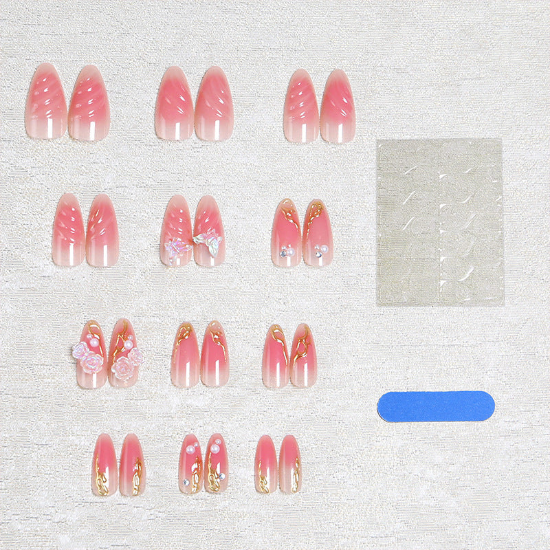 Kunstvolle Nagelspitzen mit romantischem Blütendesign Brehn