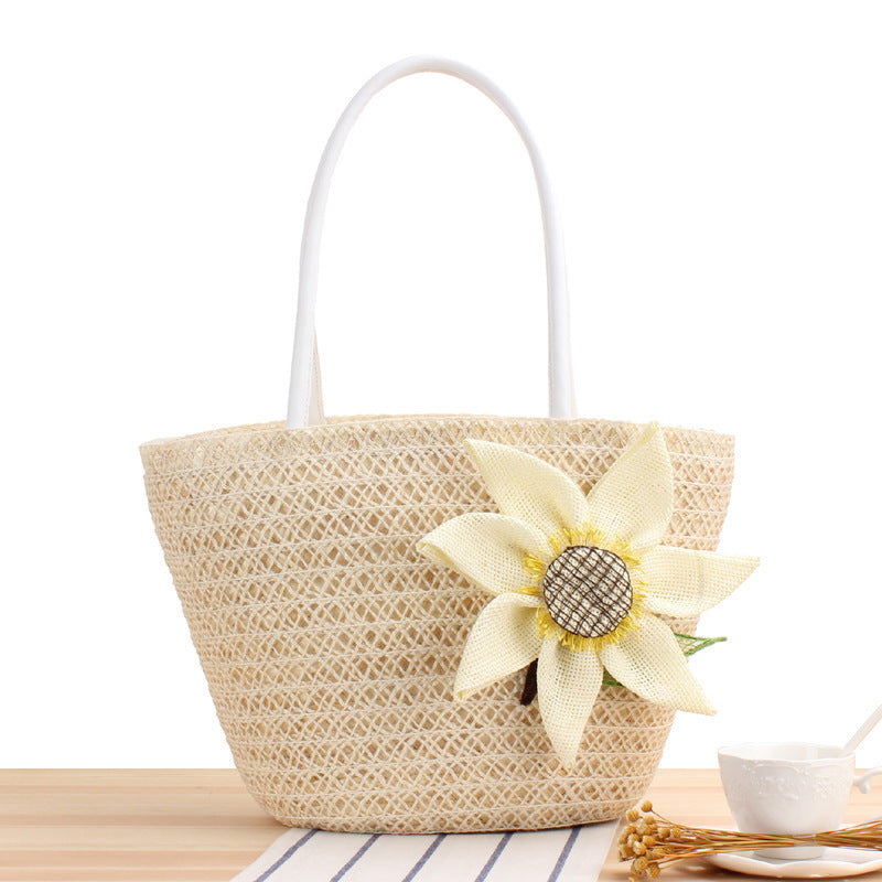Handtasche mit Blumenapplikation Aus Natürlichem Material Brehn
