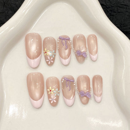 Dekoratives Press-On Nagelkunst-Set mit Blumen und Bändern