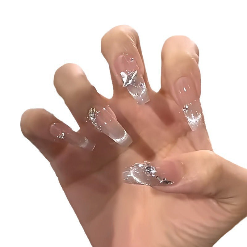 Kunstnägel Im Klassischen French-Tip Stil Brehn