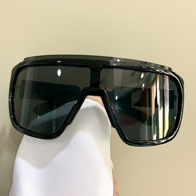 Damen sportive Sonnenbrille mit futuristischem Design und breiter Front Brehn