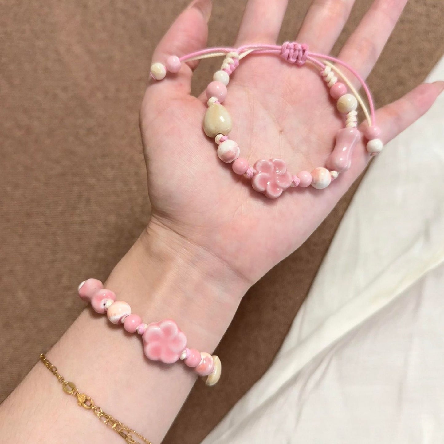 Verstellbares Blumenperlenarmband Brehn