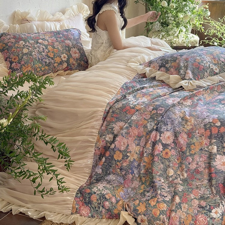 Florale Bettwäschegarnitur mit Vintage-Malerei-Print, Volantkissen und geraffter Tagesdecke