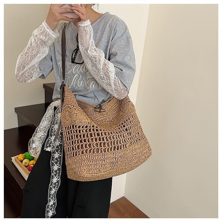 Geflochtene Sommerhandtasche mit Praktischen Ledergriffen Brehn