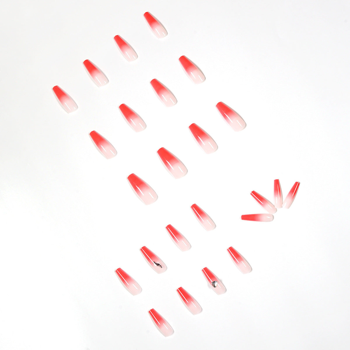 Kunstvolle Stiletto-Nägel mit elegantem Farbverlauf und Strassverzierung Brehn