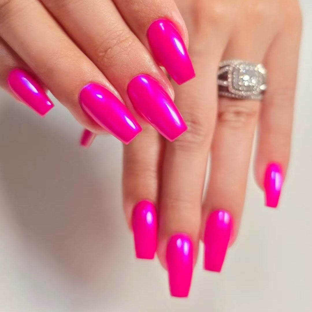 Kunstnagelset mit hochglänzendem finish und stilvollen länglichen Spitzen Brehn