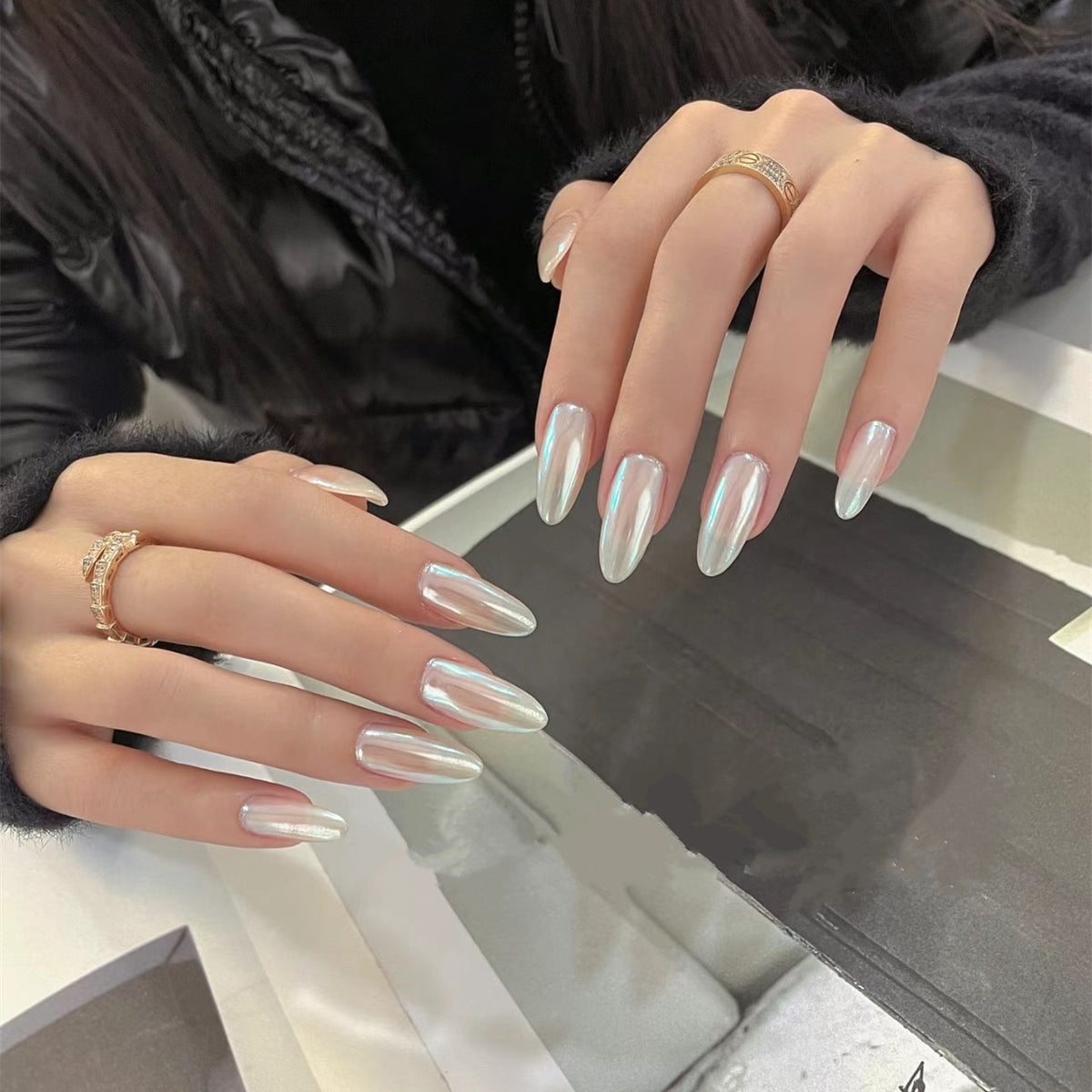 Glänzende Stiletto Press-On Nagelspitzen