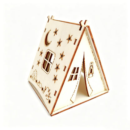 Dekorative Holzpyramide mit Sternenmotiv