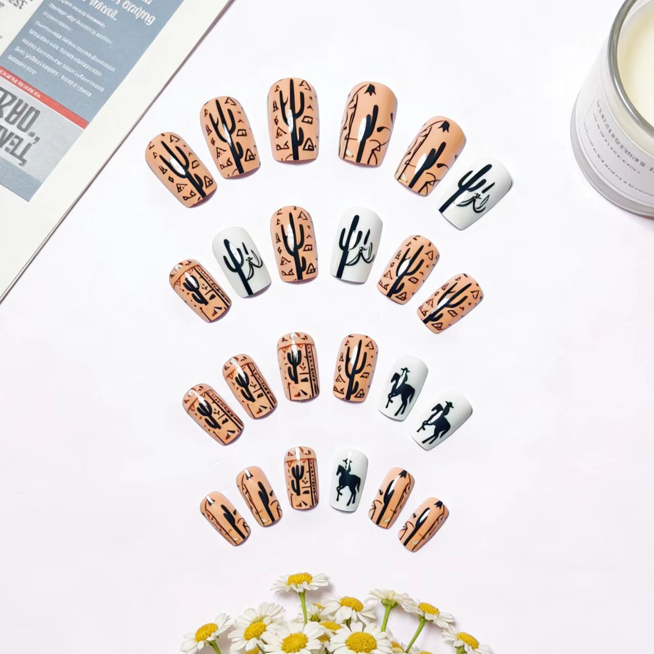Kunstnageldesign mit Geometrischem Wüstenmotiv Brehn