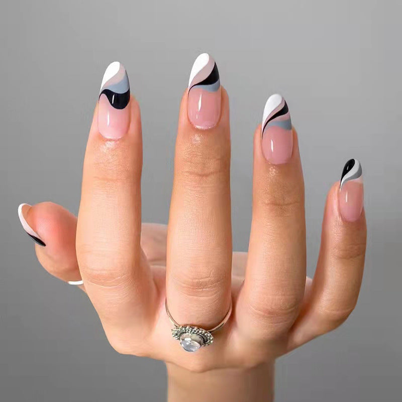 Kunstvolle Nagelverlängerungen mit kreativem Wellenmuster Brehn