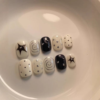 Künstlerisches Press-On Nagelset mit Stern- und Wirbel-Designs