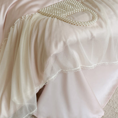 Luxuriöses Satin-Mischgewebe gesticktes Bettbezug-Set mit transparenter Rüschenschürze und dekorativem Bolster