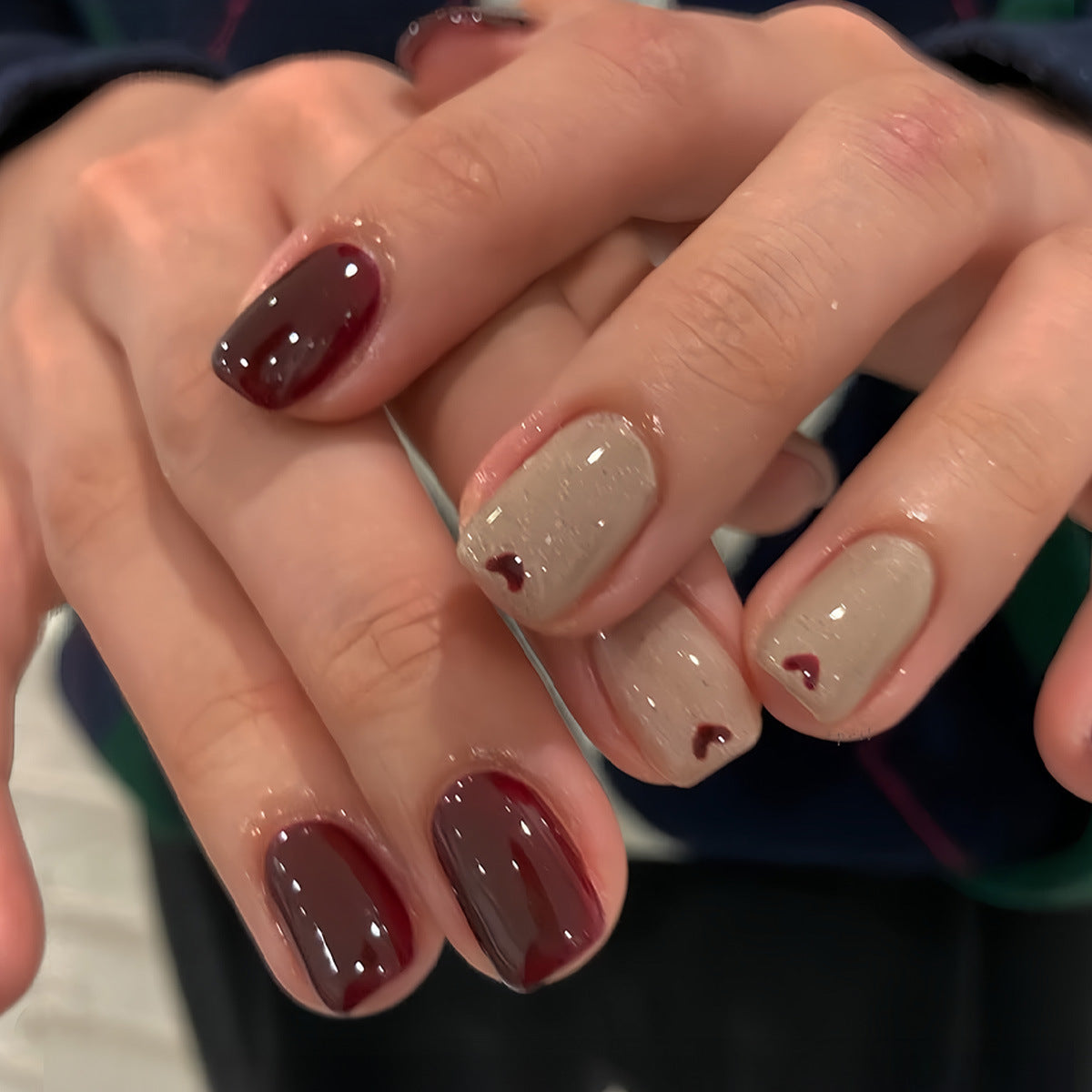 Künstlerisches Herz-Design Press-On Nagelkunst Brehn