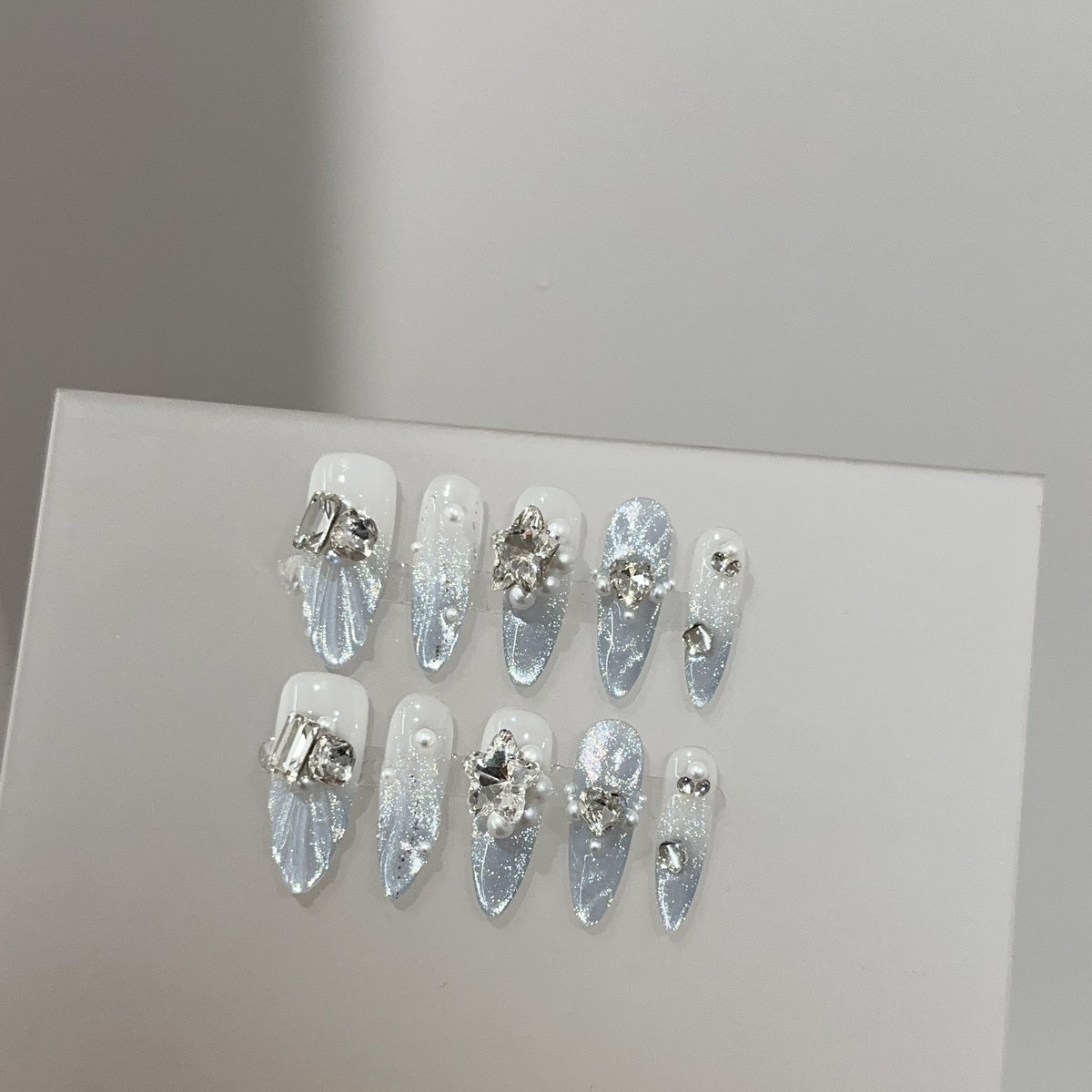Glamouröse mit Juwelen akzentuierte Press-On Nagelset