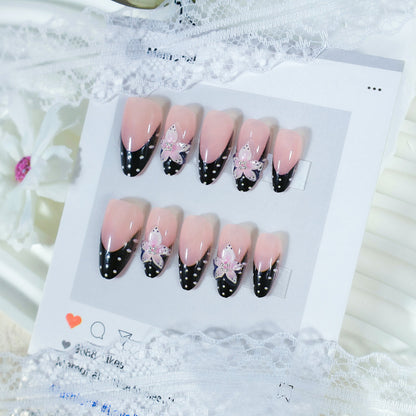 Kunstnagelset mit eleganten 3D-Blumen und stilvollen Punkten Brehn