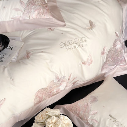 Luxuriöses Satin-Bettwäsche-Set mit zarten Rosen- und Schmetterlingsstickereien