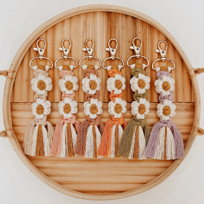 Makramee-Schlüsselanhänger mit floralem Design Brehn