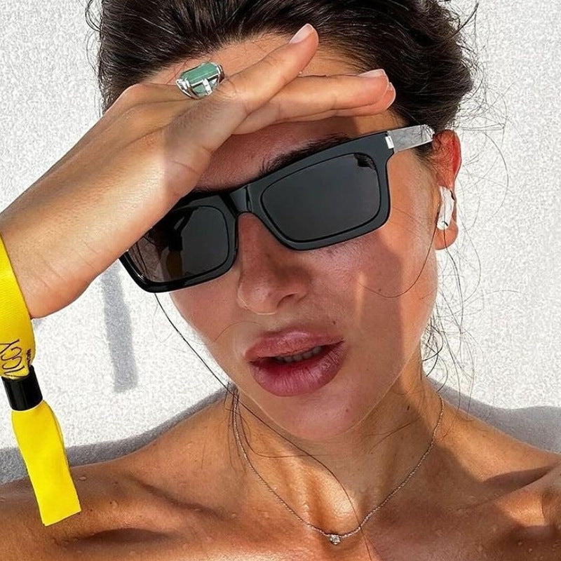 Damen quadratische Sonnenbrille mit transparenten Gläsern und stilvollem Design Brehn