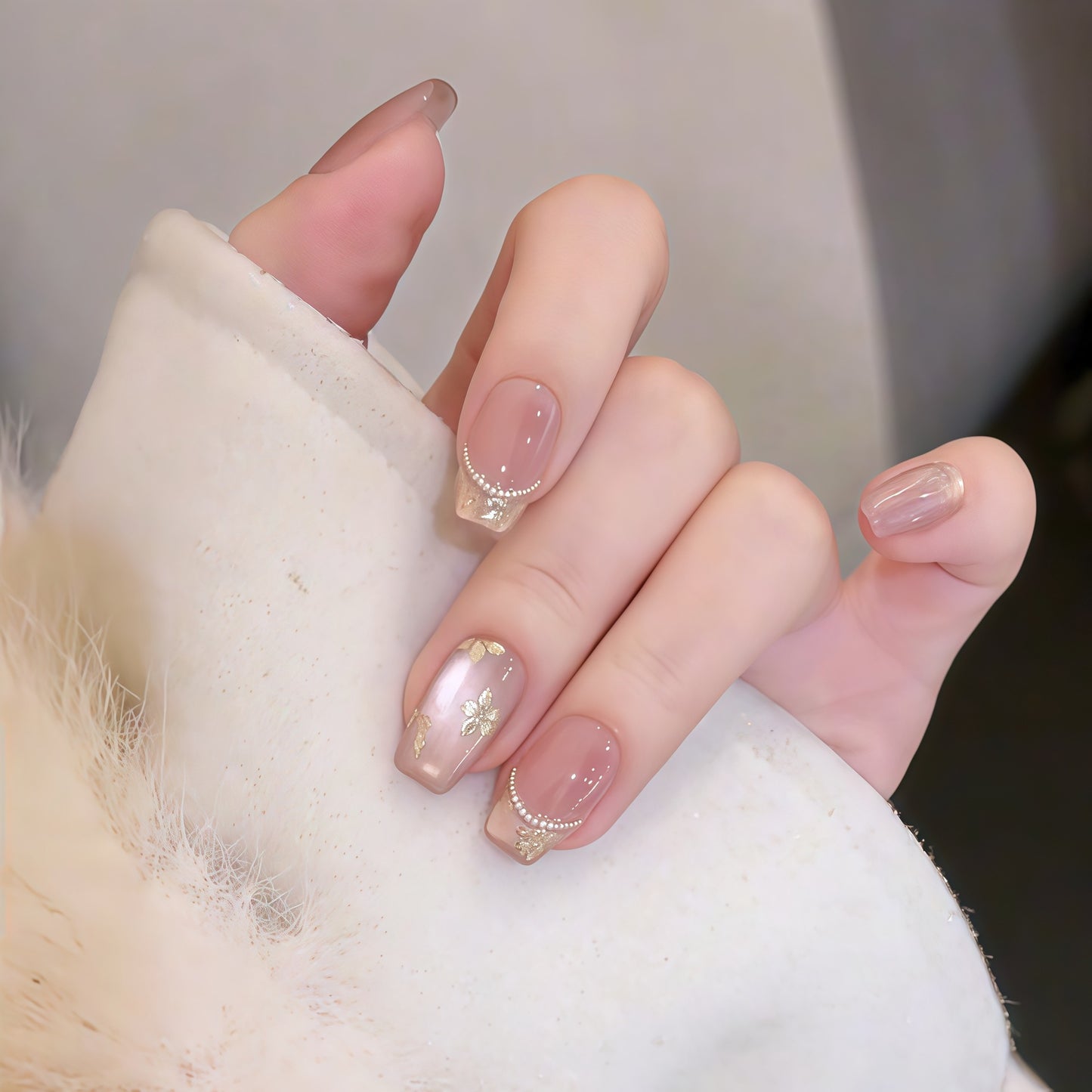 Kunstnägel mit Eleganten Goldmotiven Brehn
