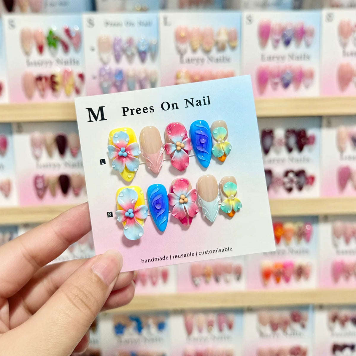 Künstlerische Florale Press-On Nagelkollektion