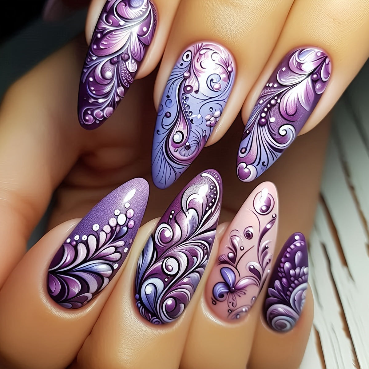 Kreative Kunstnägel mit Floralen und Schimmernden Designelementen Brehn
