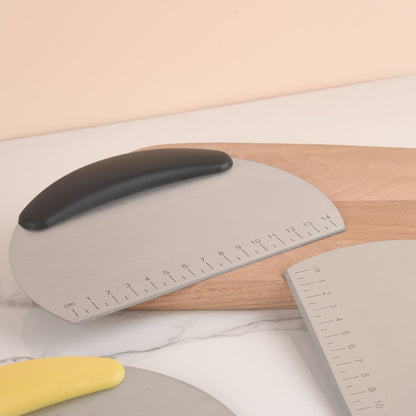 Ergonomischer Teigschaber Aus Edelstahl mit Integrierter Messskala Brehn