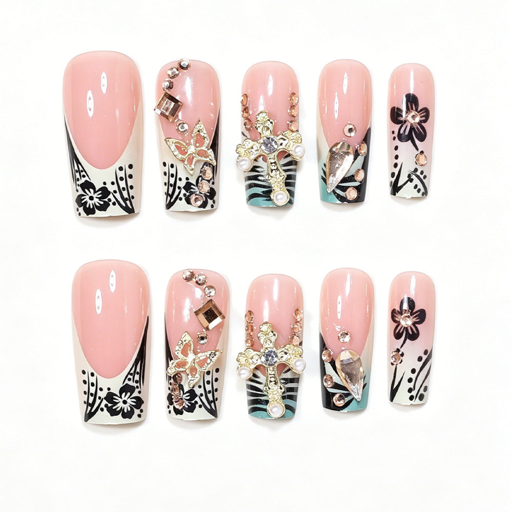Künstlerisches Stiletto-Nageldesign mit floralen Akzenten und Edelsteinen Brehn