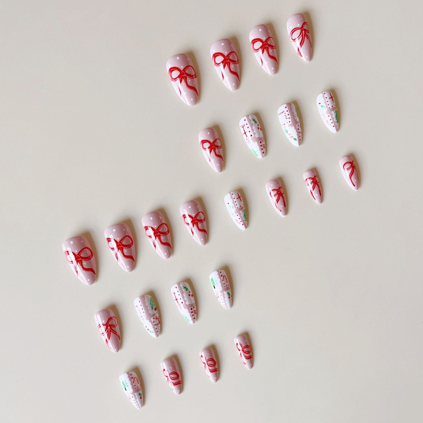 Kunstnagelset mit festlichen Geschenk- und Schleifenmotiven Brehn