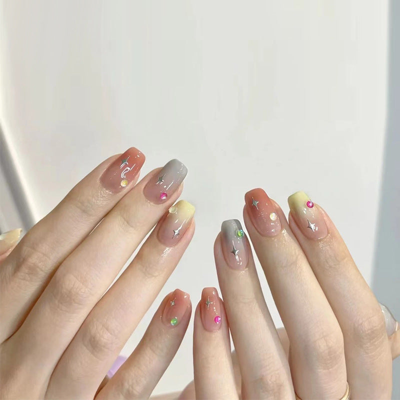 Kunstfingernägel mit Glamourösen Perlen-Details Brehn
